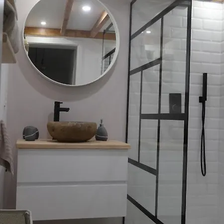 Apartment The Rooftop - A Trendy New With Airconditioning, Large Terrace & Free Parking