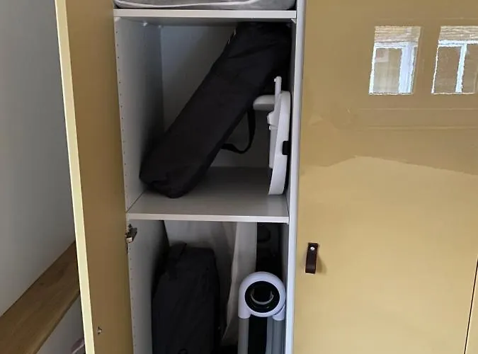 Апартаменты The Rooftop - A Trendy New With Airconditioning, Large Terrace & Free Parking